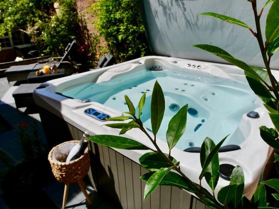 새프런월든 Huge Luxury 8 Bed Manor House Hot Tub Pool Table 빌라 외부 사진