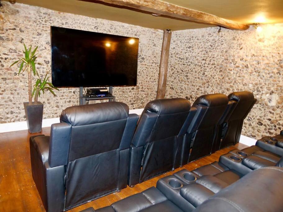 새프런월든 Huge Luxury 8 Bed Manor House Hot Tub Pool Table 빌라 외부 사진