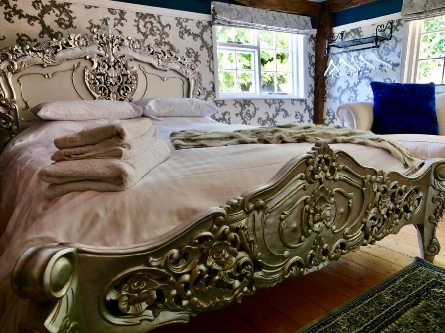 새프런월든 Huge Luxury 8 Bed Manor House Hot Tub Pool Table 빌라 외부 사진